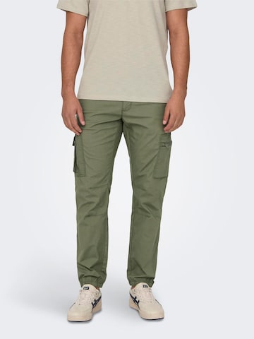 Tapered Pantaloni cargo 'CAM' di Only & Sons in verde: frontale