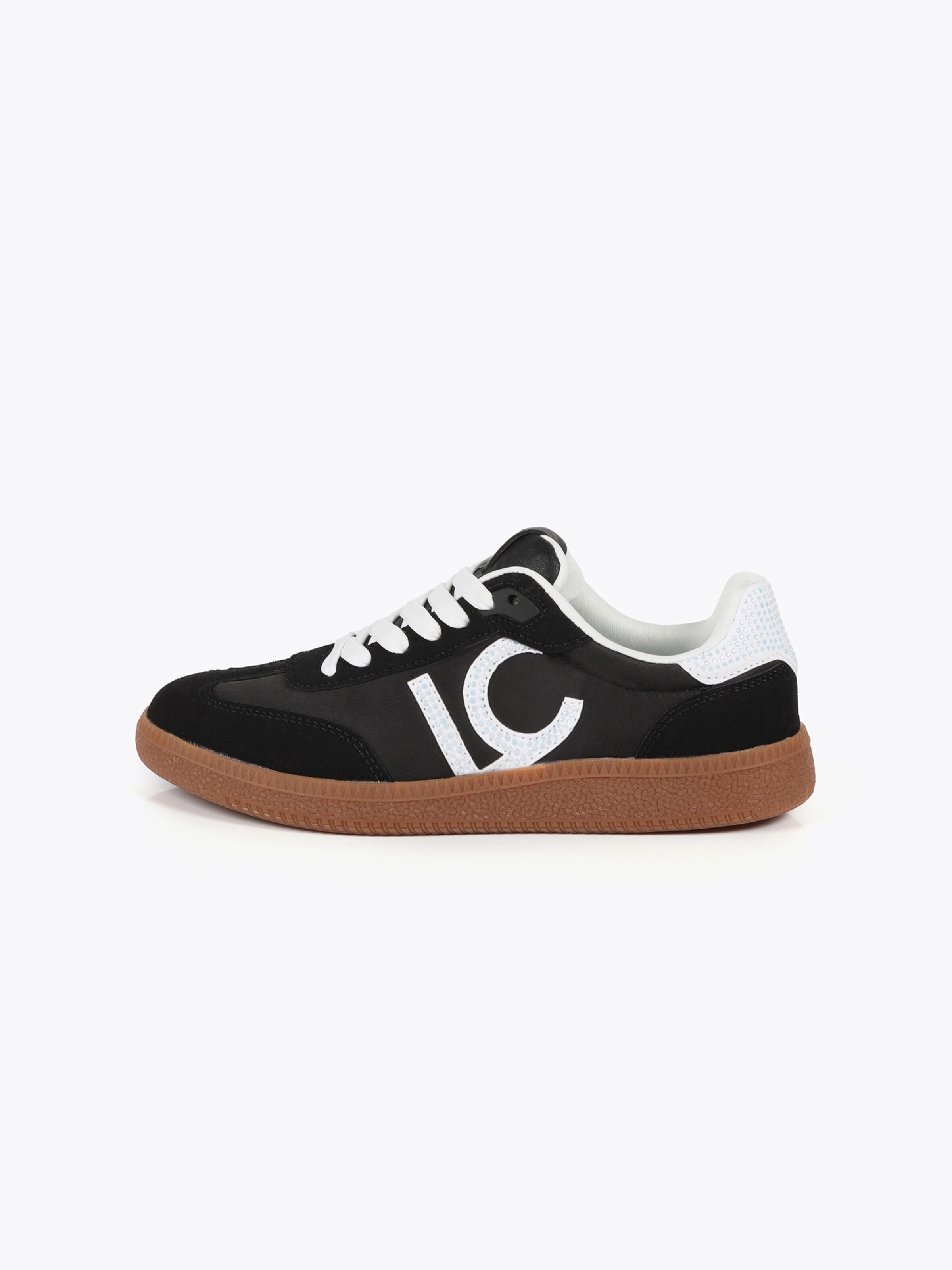 Baskets basses Lola Casademunt en noir : devant
