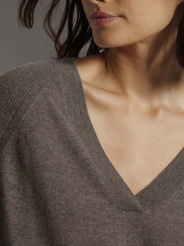 MADELEINE Sweater in Grey