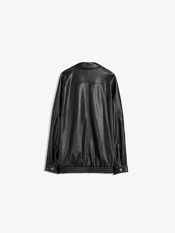 Bershka Overgangsjakke i sort