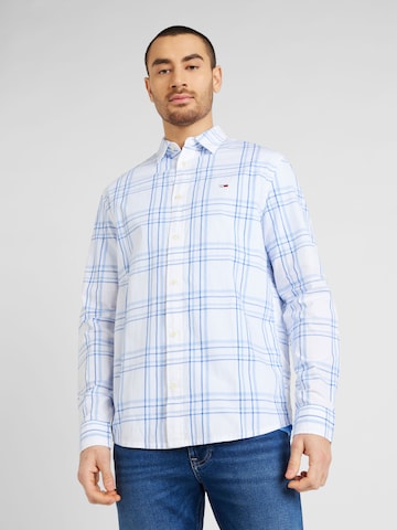 Tommy Jeans Regular fit Button Up Shirt in White: front