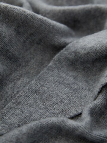 OUI Scarf in Grey