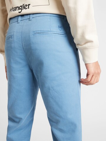 KnowledgeCotton Apparel Regularen Chino hlače 'Chuk' | modra barva
