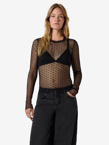 Tricou 'NMJUDITH' de la Noisy may pe negru: față