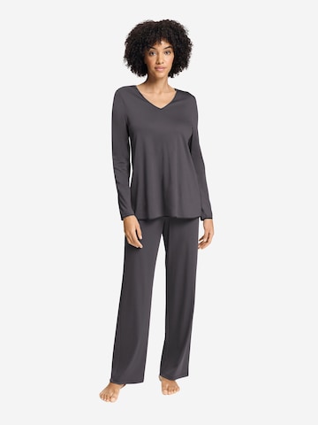 Hanro Pyjama ' Cotton Silk ' in Grijs: voorkant