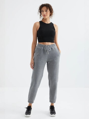 Regular Pantalon de sport Tommy Life en gris