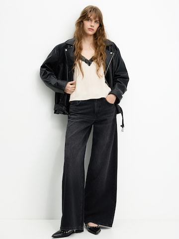 Pull&Bear Top in Beige