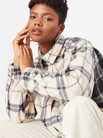 Camicia da donna 'Bess' di WEEKDAY in bianco