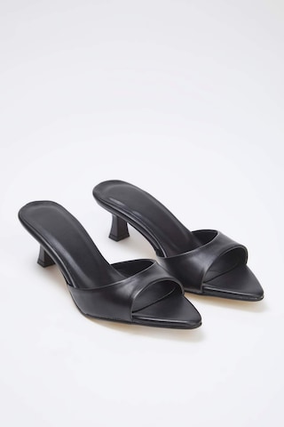 Trendyol - Sapatos de salto em preto