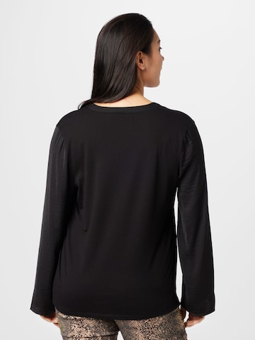 ONLY Curve - Camiseta 'AVA' en negro