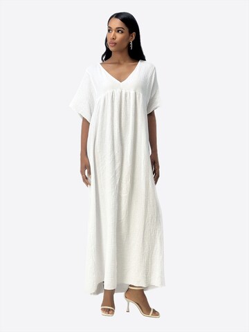 Elara Kleid in Weiß: Vorderseite