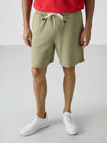 Tommy Life Regular Pants in Green: front