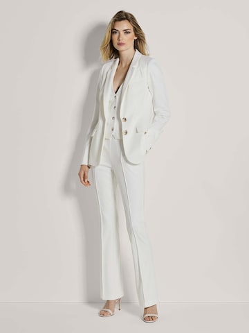 MADELEINE Blazers in Wit