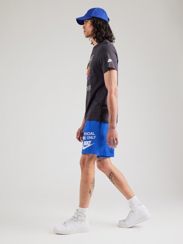 Loosefit Pantalon 'CLUB OFFICIAL' Nike Sportswear en bleu