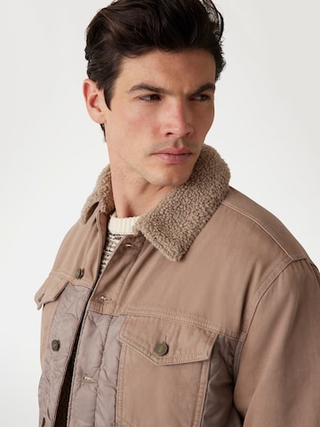 GUESS Jacke in Beige ABOUT YOU