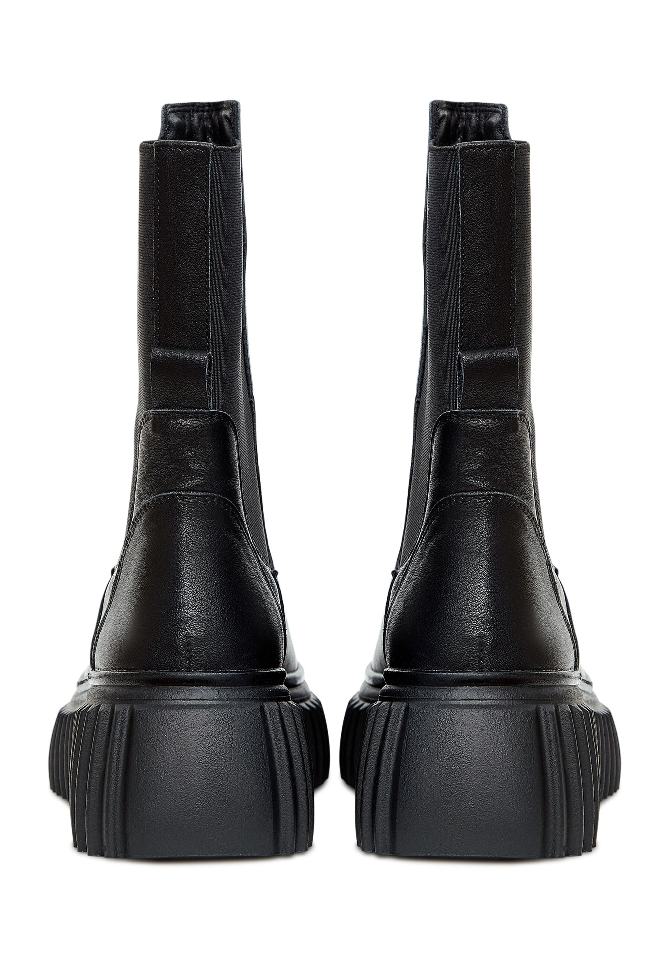 CESARE GASPARI Chelsea Boots in Black
