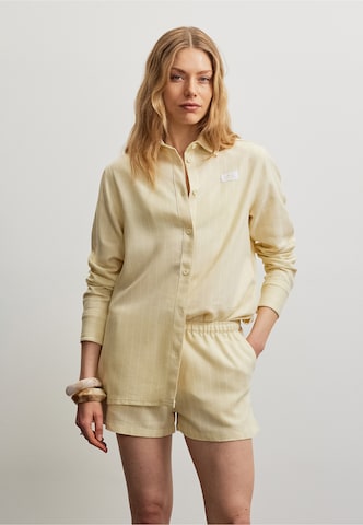 Pegador - Blusa 'Olga' em amarelo: frente