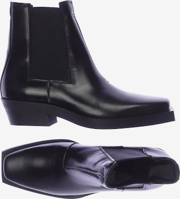 & Other Stories Dress Boots in 37 in Black: front