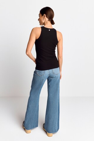 Top di Rich & Royal in nero