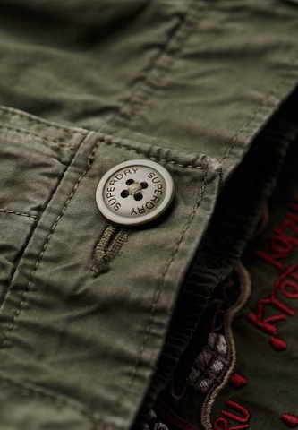 Superdry & Co Loosefit Cargobroek in Groen
