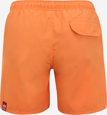 Pantaloncini da bagno di ALPHA INDUSTRIES in arancione