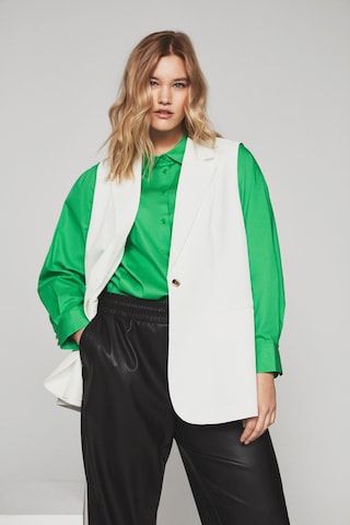 EVOKED - Blusa 'GIMAS' en verde: frente