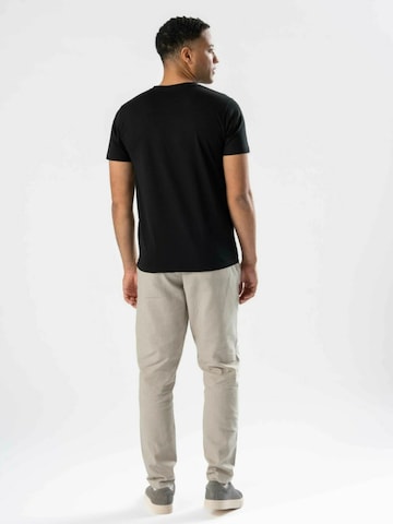 TEESHOPPEN - Ajuste regular Camisa ' Regular T ' en negro
