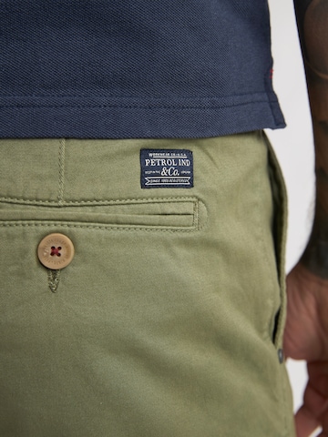 Regular Pantaloni eleganți de la Petrol Industries pe verde
