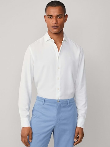 Coupe regular Chemise Hackett London en blanc : devant