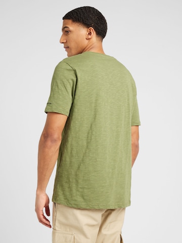 Tricou de la FYNCH-HATTON pe verde