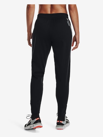 UNDER ARMOUR Tapered Sporthose in Schwarz