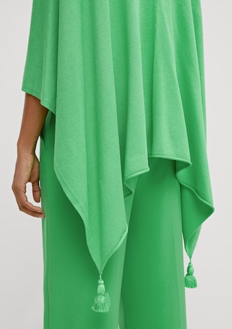 COMMA Cape in Green