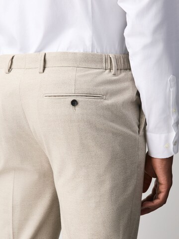 regular Pantaloni con piega frontale di Next in beige