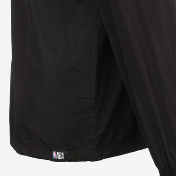 NEW ERA Windbreaker Jacke in Schwarz