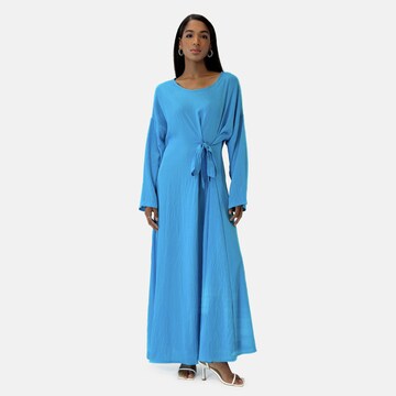 Elara Kjole i blå: forside