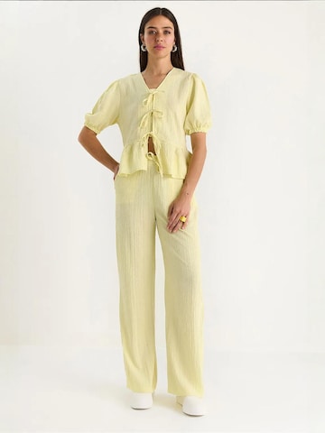 Bianco Lucci Pantsuit in Yellow: front
