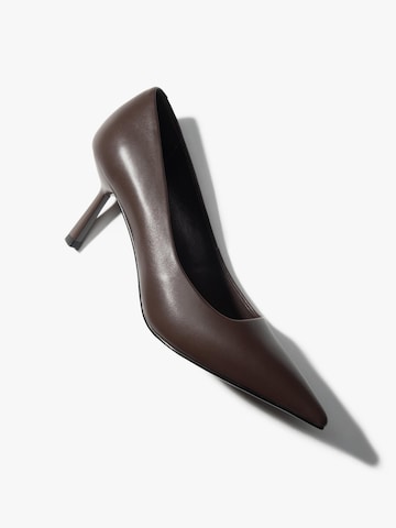 Estro Pumps '24043-1568' in Bruin