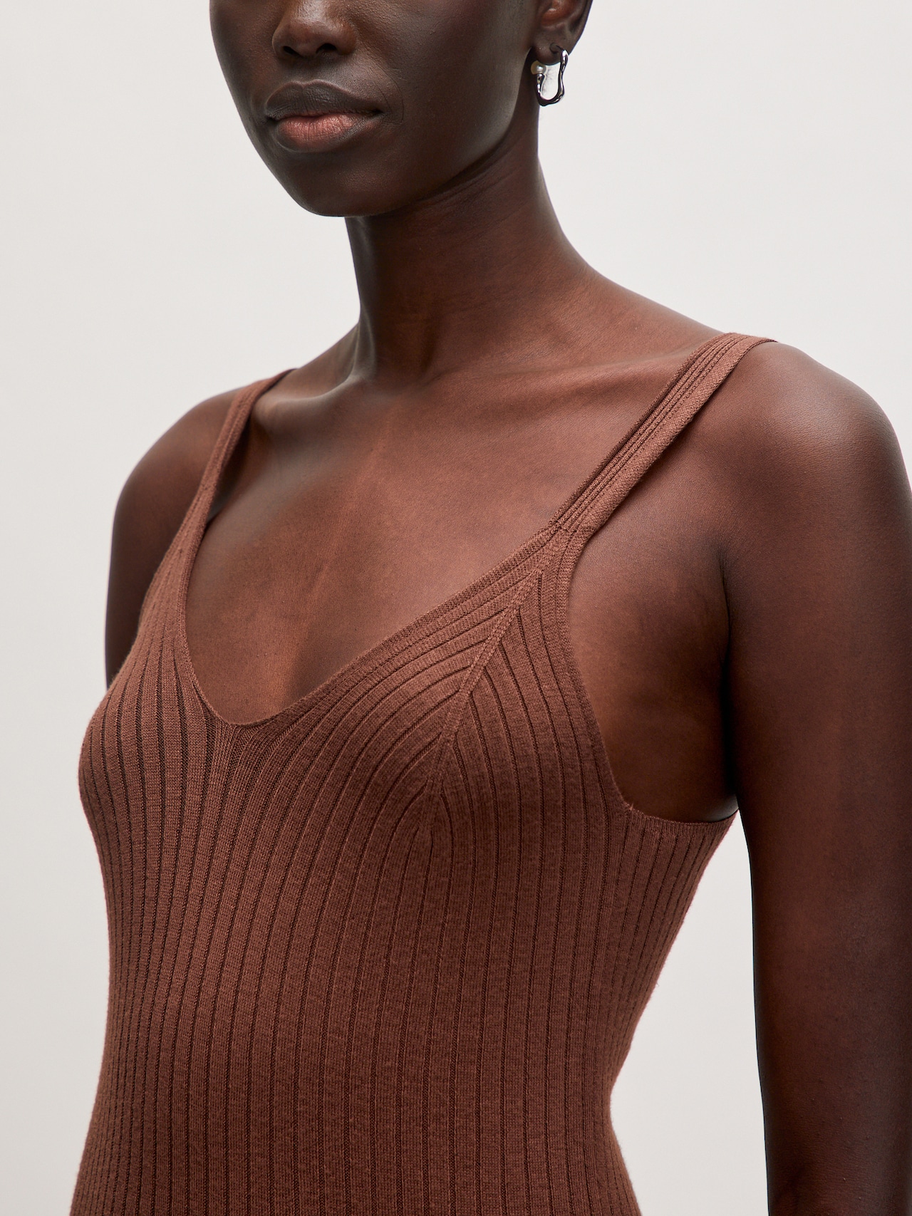 EDITED Producten Jurk 'Qiara' Bruin