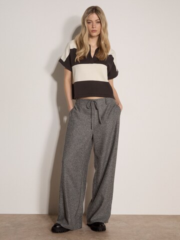 T-shirt ' ' Apricot en gris