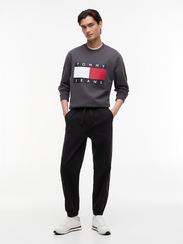 Tommy Jeans Tapered Byxa 'SONNY' i svart