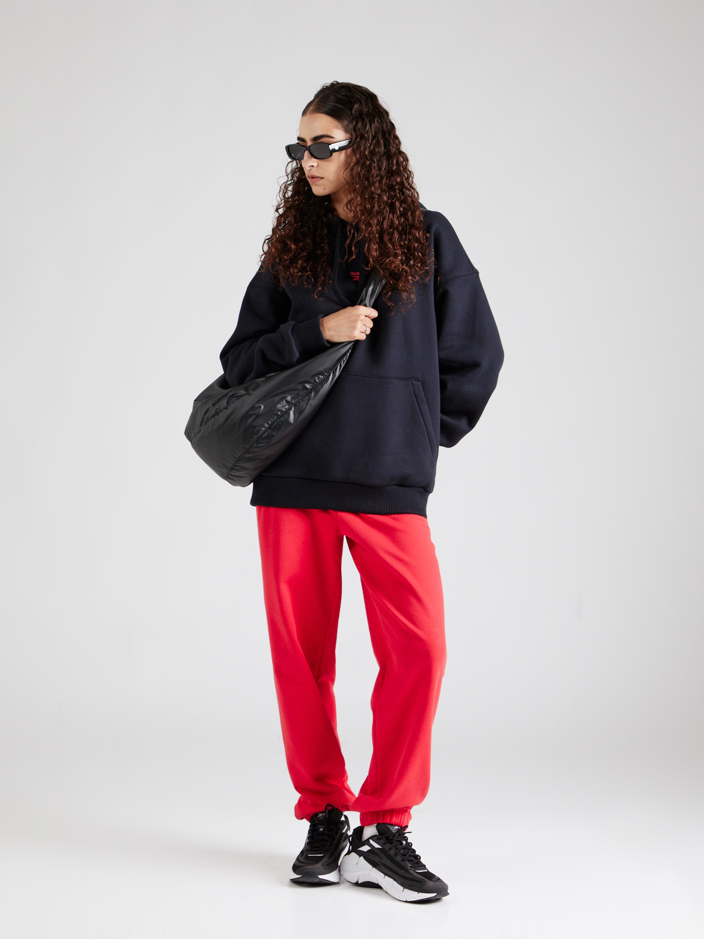 Reebok Sweatshirt in Black ABOUT YOU
