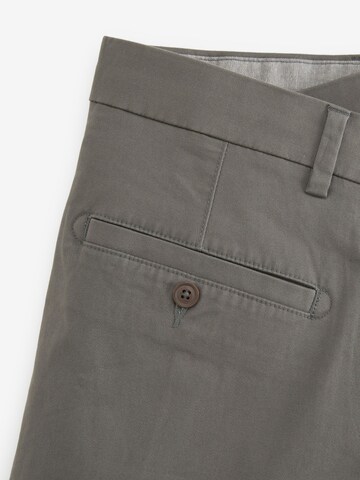 regular Pantaloni chino di Next in grigio