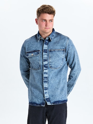 Dxnmxrk Between-Season Jacket 'DXFernando' in Blue: front