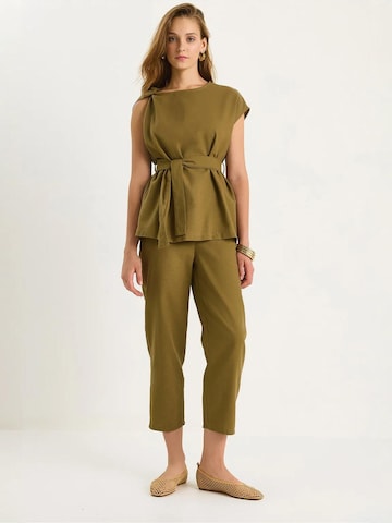 Bianco Lucci Broekpak in Groen: voorkant