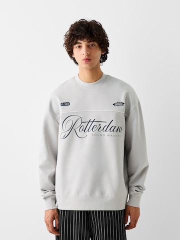 BershkaSweater majica - siva boja: prednji dio
