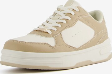 Bershka Sneakers laag in Geel: voorkant