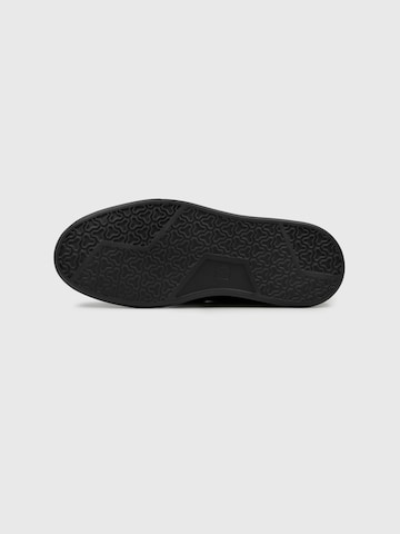 Dutch'D Slipper 'Atmos Era'‌‌‌‌‌‌‌‌‌‌ in Schwarz