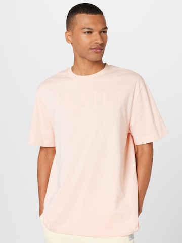 T-Shirt SikSilk en rose : devant