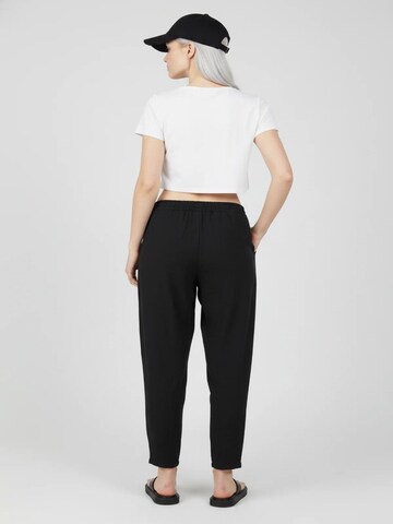 No Matter What Tapered Pleat-front trousers in Black