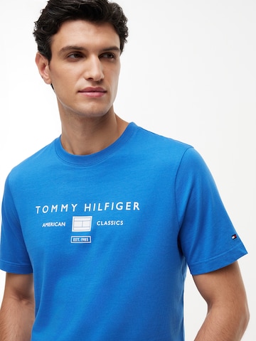 TOMMY HILFIGER Bluser & t-shirts i blå